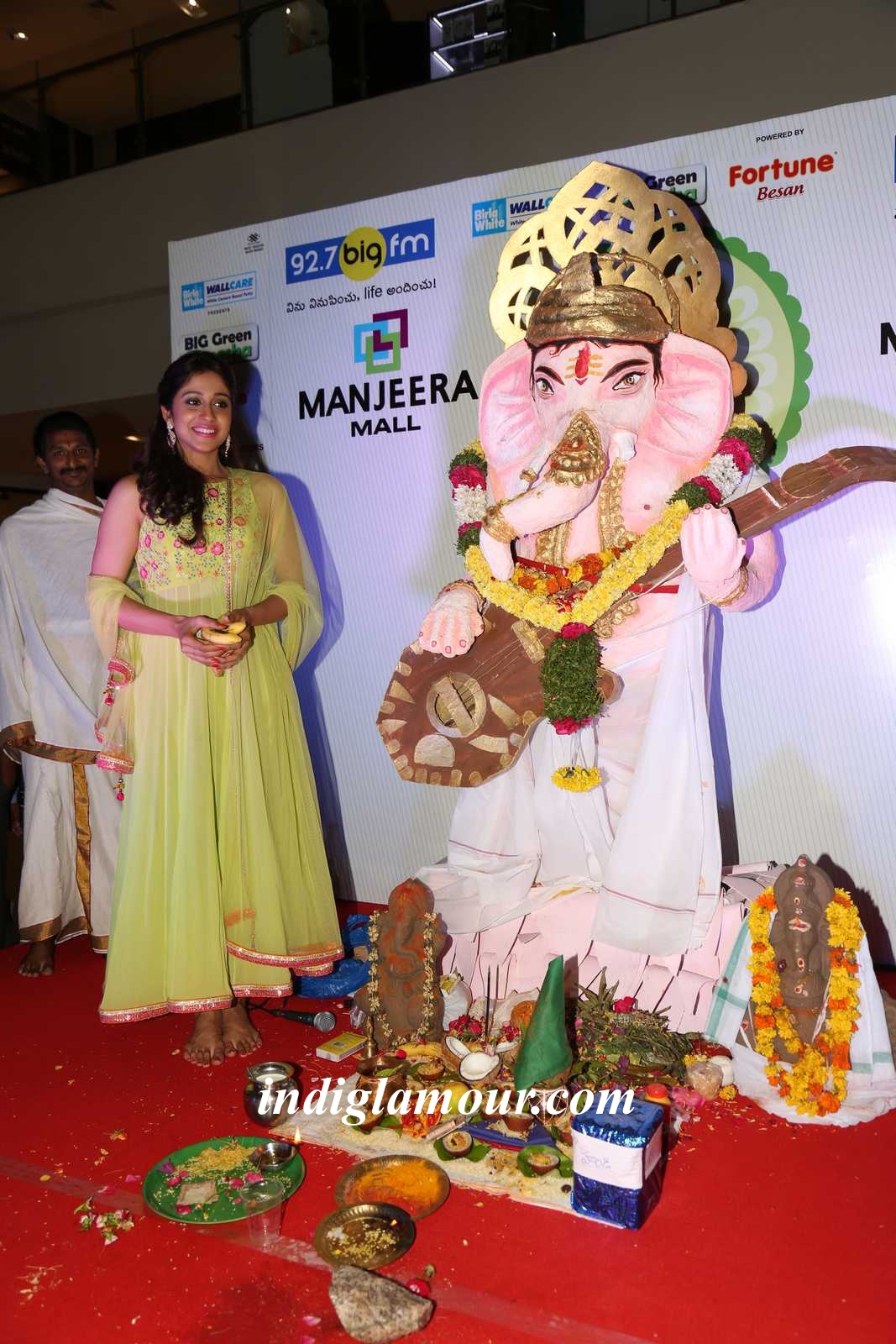 Regina Cassandra Actress hd photo