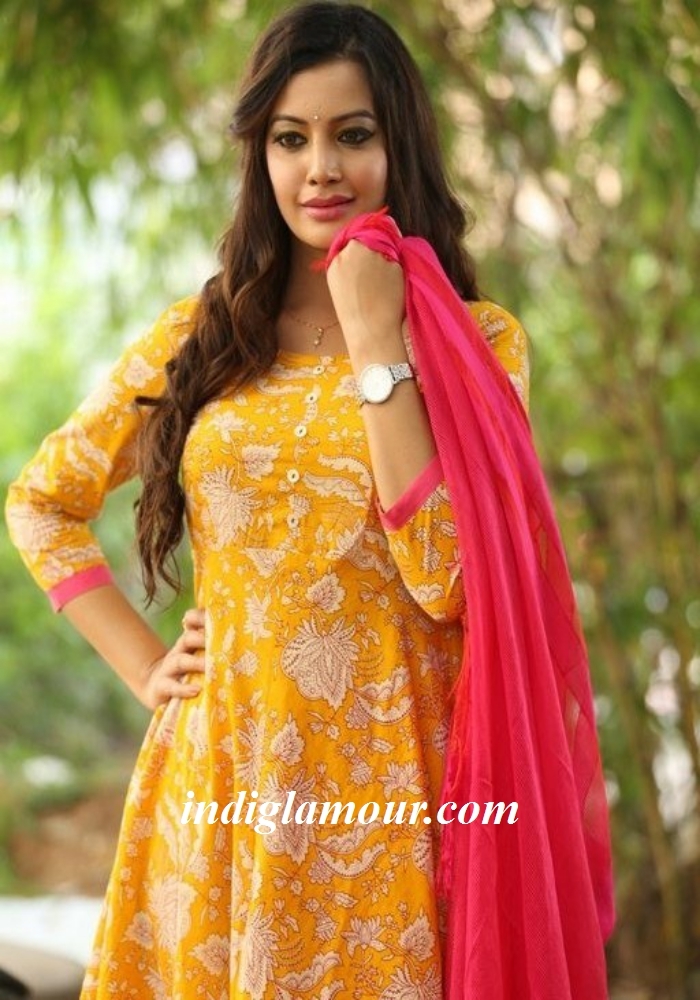 Deeksha Panth Actress hd photo