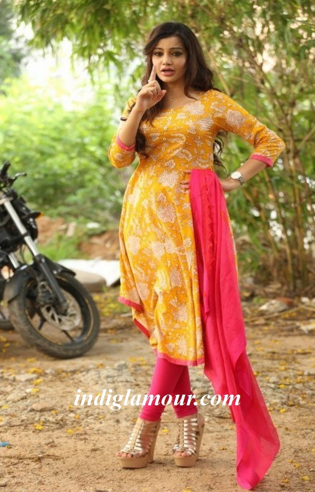 Deeksha Panth Actress hd photo