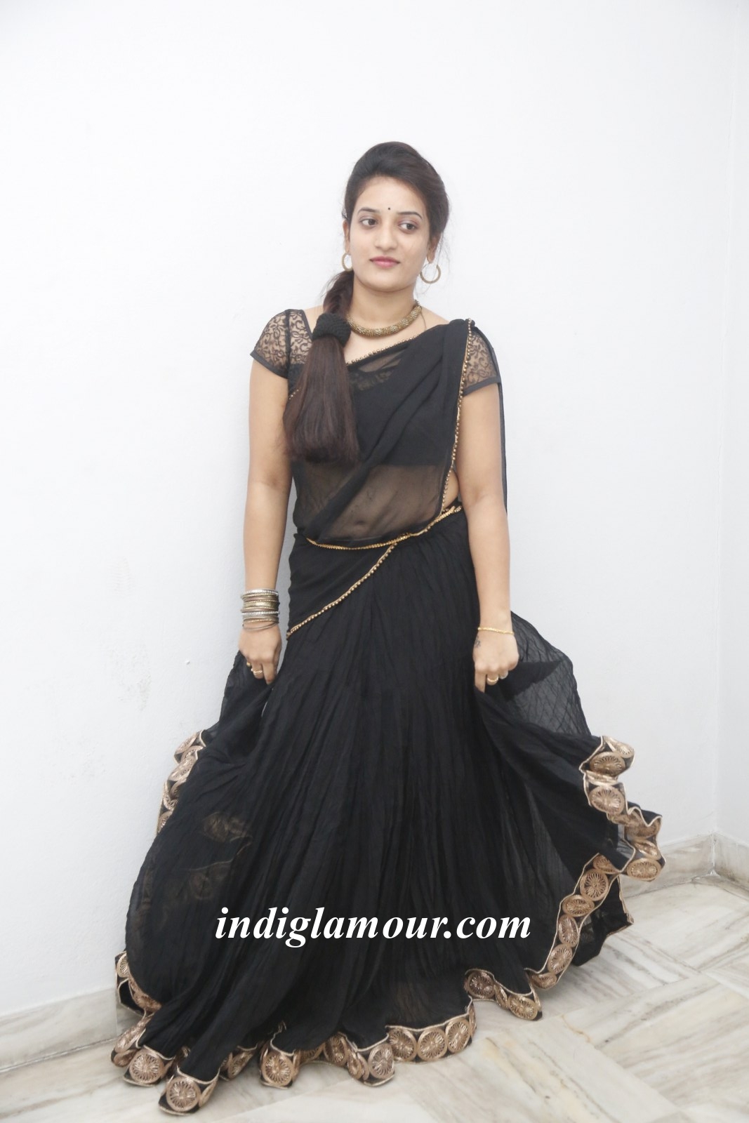 Janani Actress hd photo