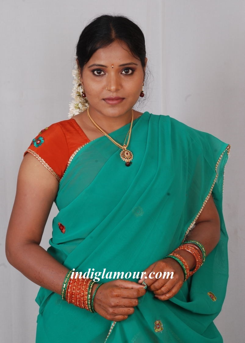 Indhu Actress hd photo