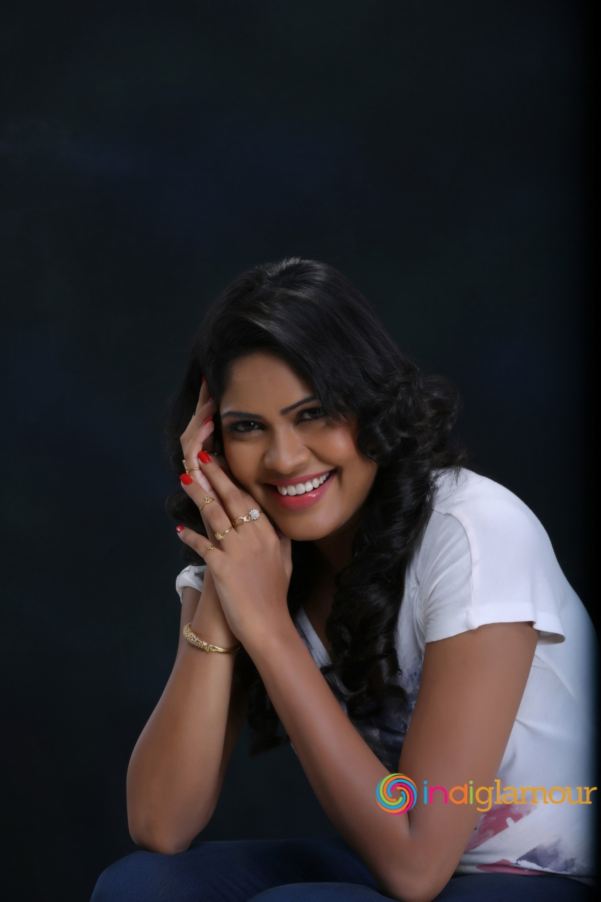 Shaarika Actress hd photo
