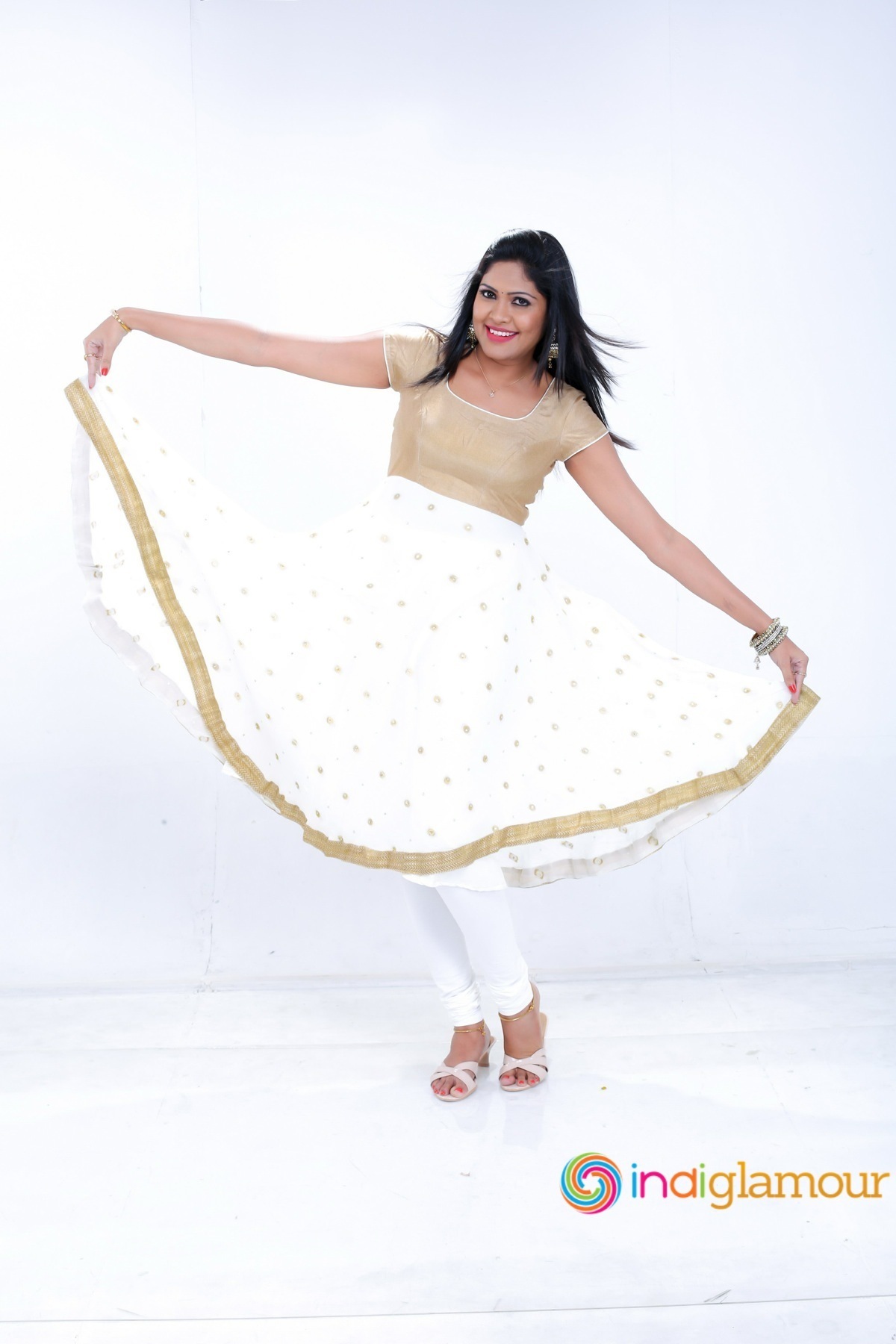 Shaarika Actress hd photo