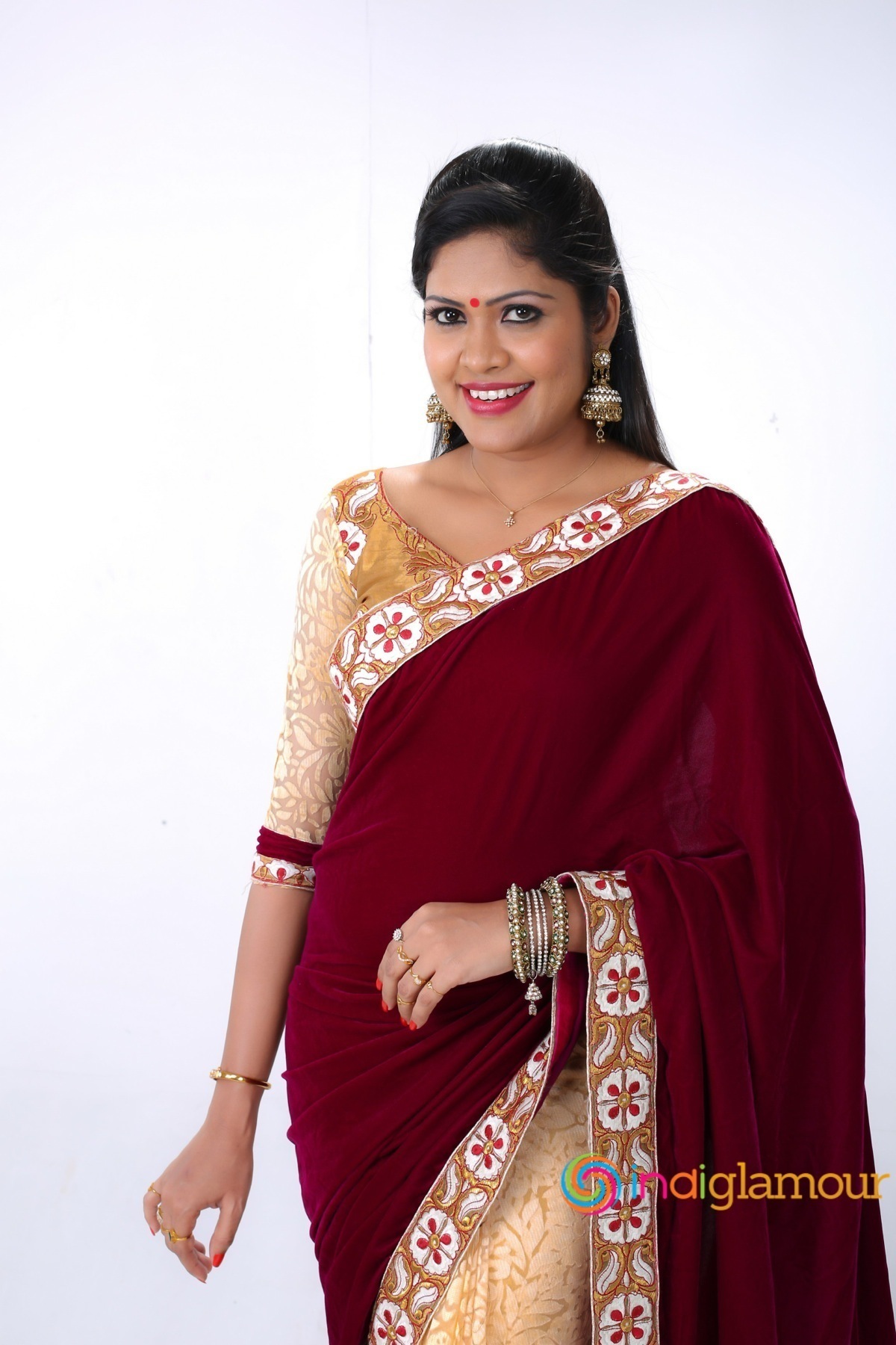 Shaarika Actress hd photo