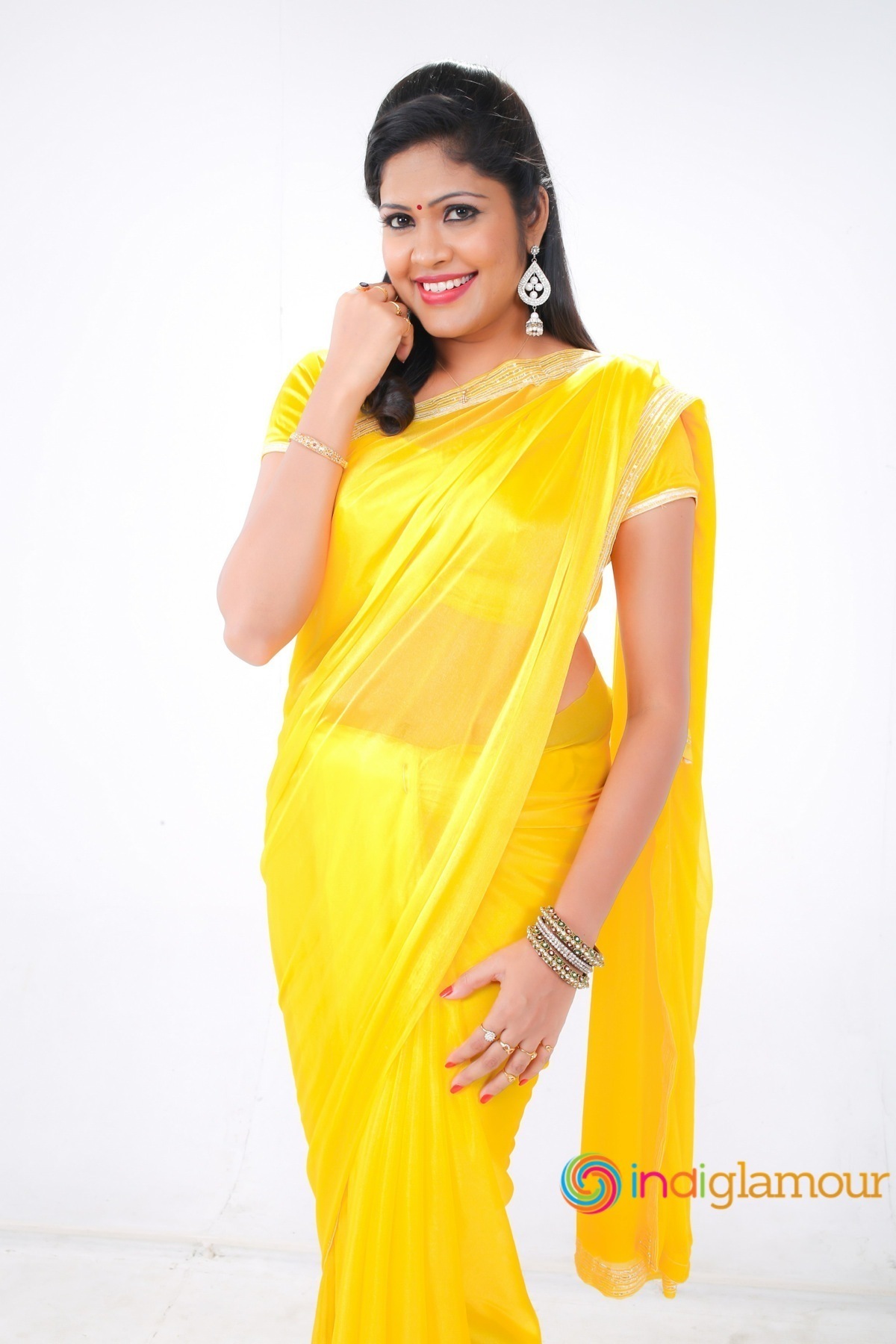 Shaarika Actress hd photo