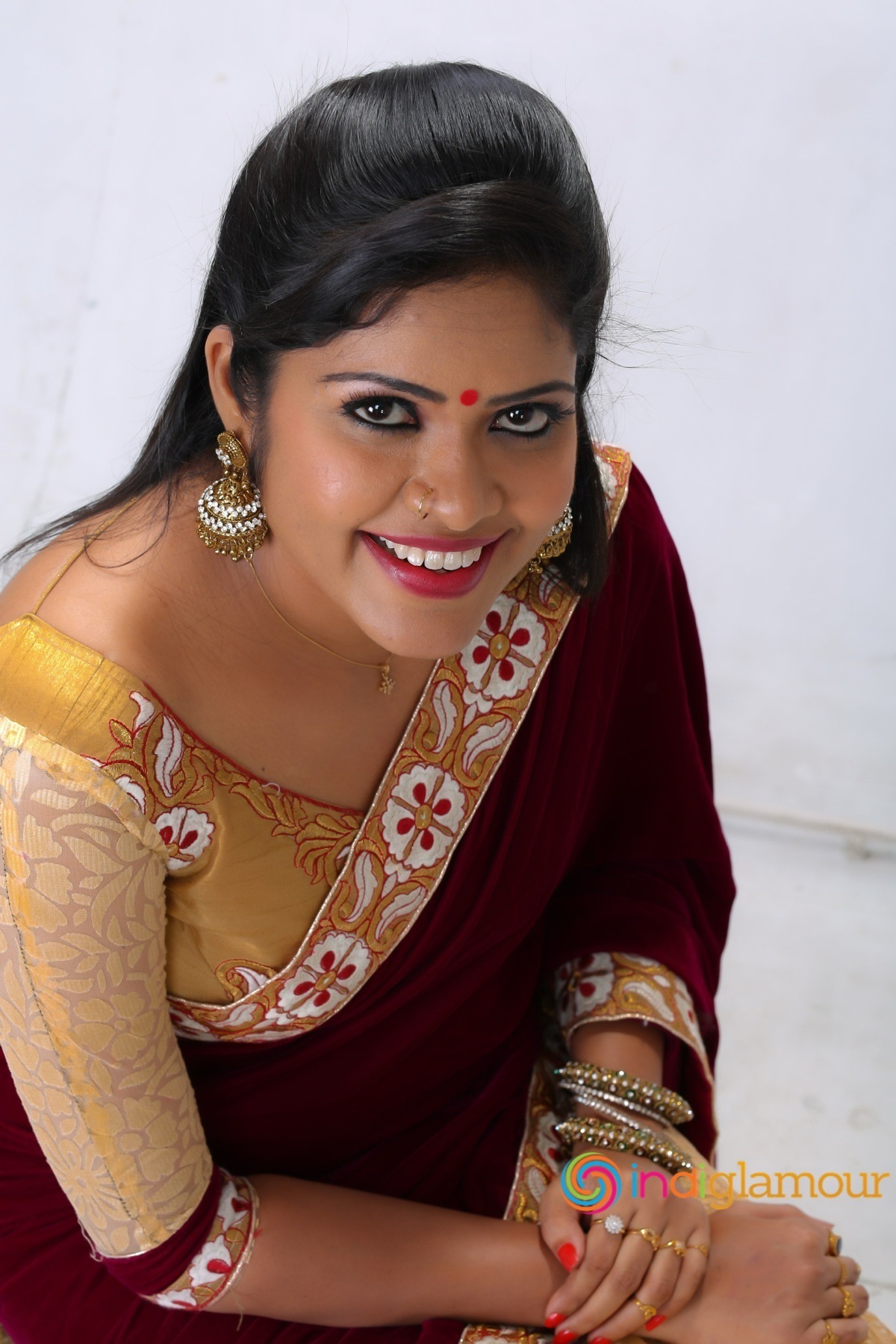 Shaarika Actress hd photo
