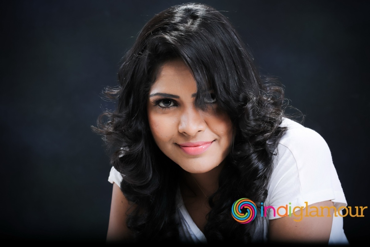 Shaarika Actress hd photo