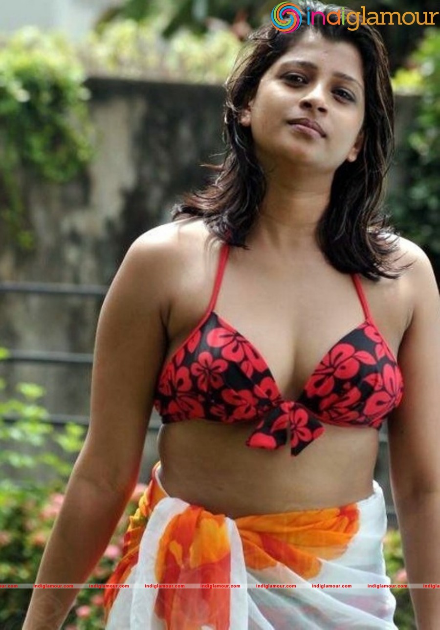 Nadeesha Hema Actress hd photo
