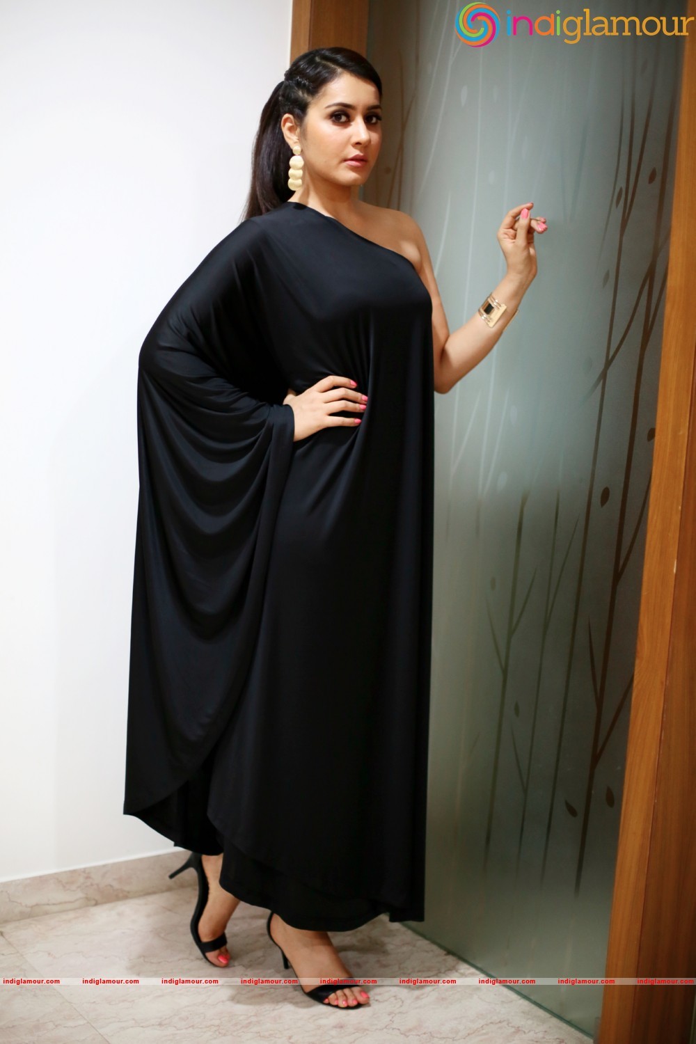 Raashi Khanna Actress hd photo