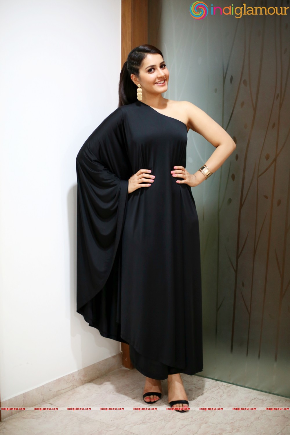 Raashi Khanna Actress hd photo
