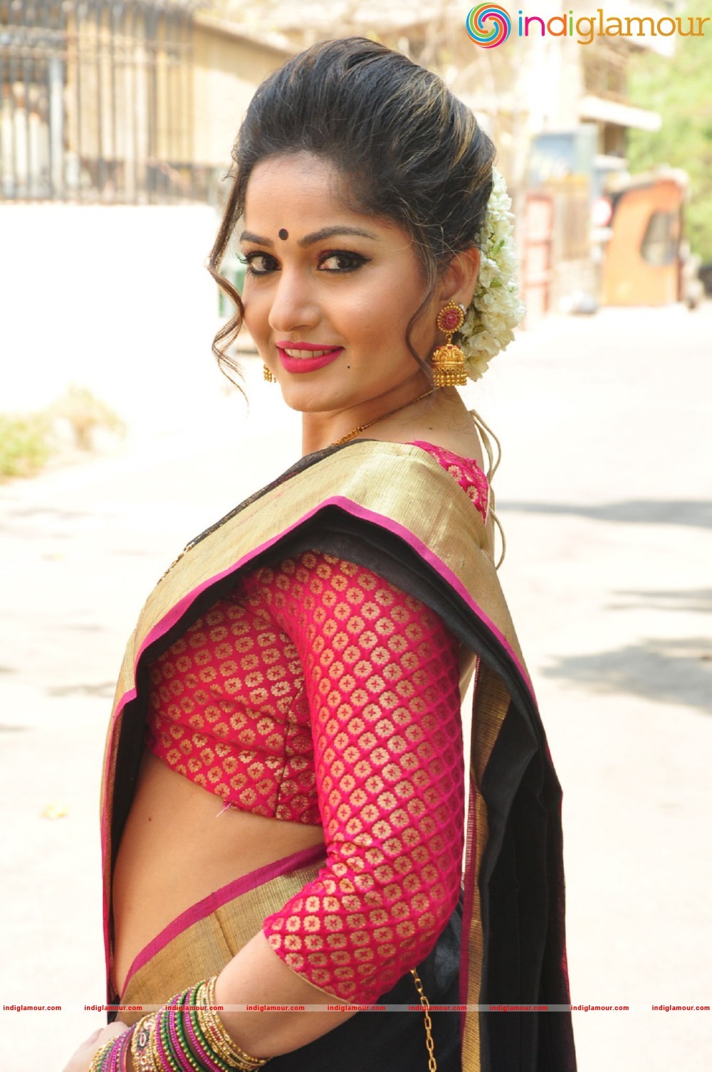 Madhavi Latha Actress hd photo