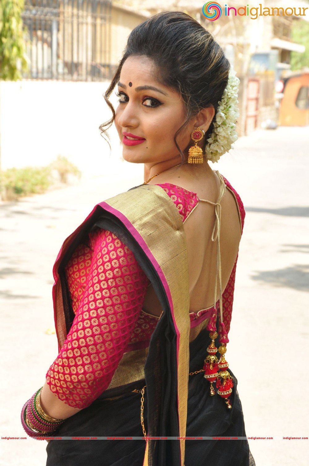 Madhavi Latha Actress hd photo