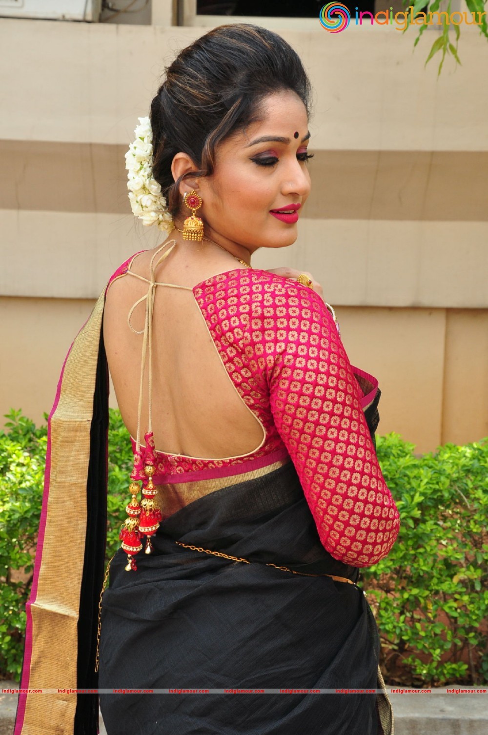 Madhavi Latha Actress hd photo