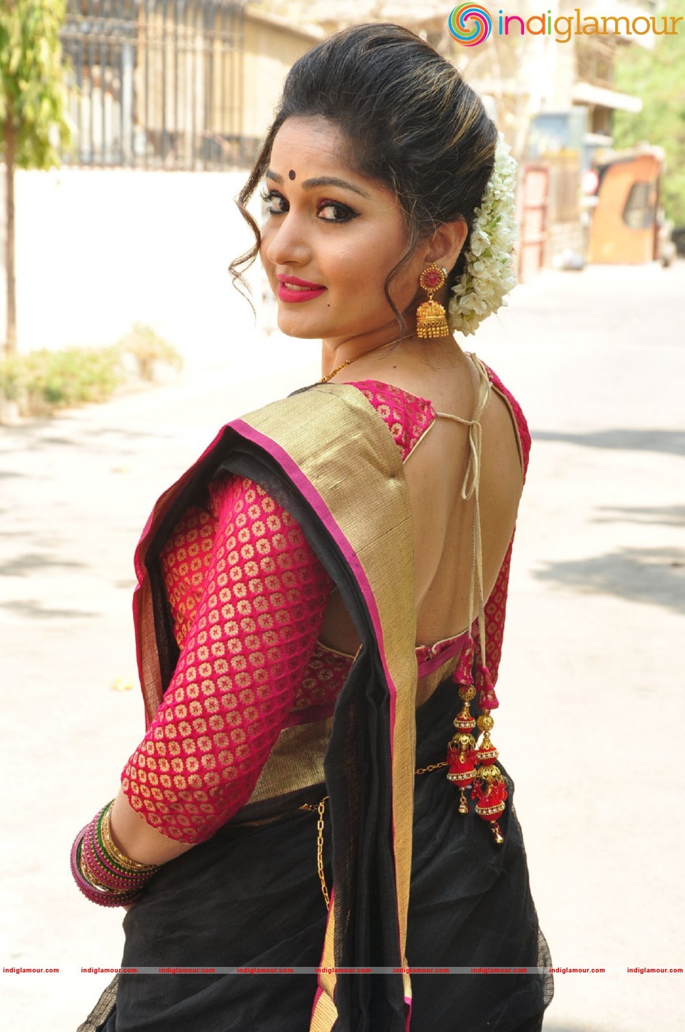 Madhavi Latha Actress hd photo
