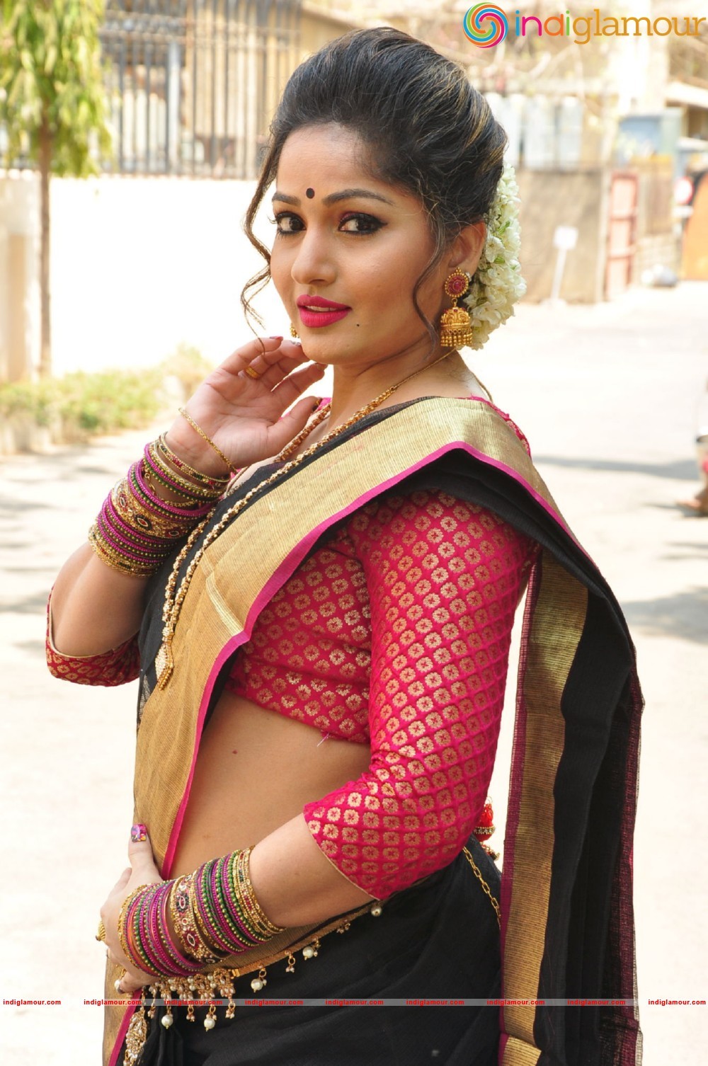 Madhavi Latha Actress hd photo