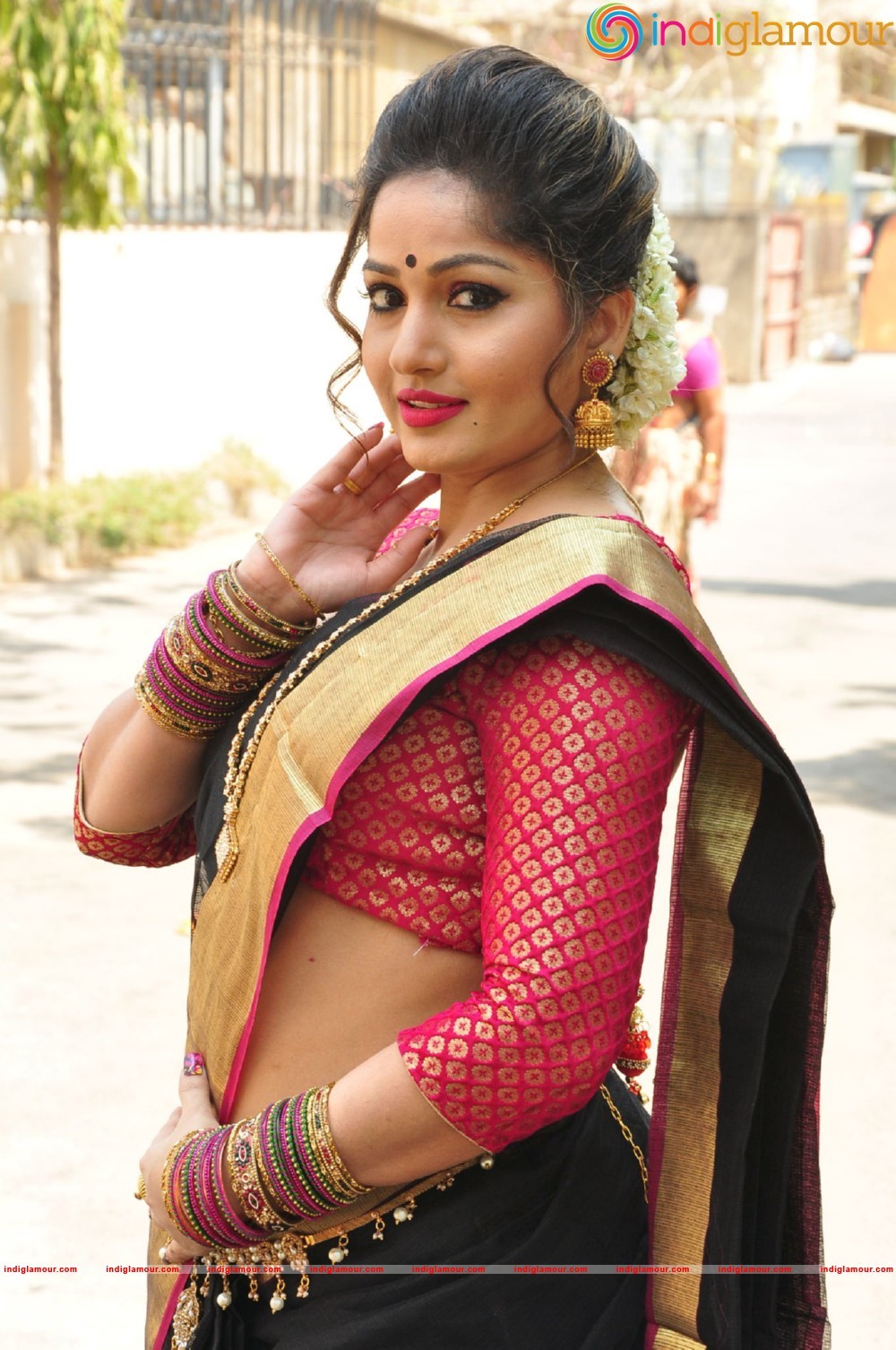 Madhavi Latha Actress hd photo