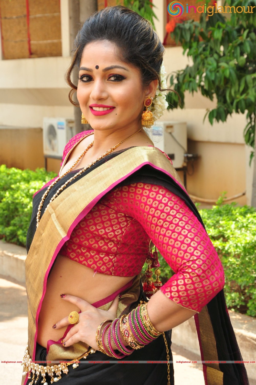 Madhavi Latha Actress hd photo