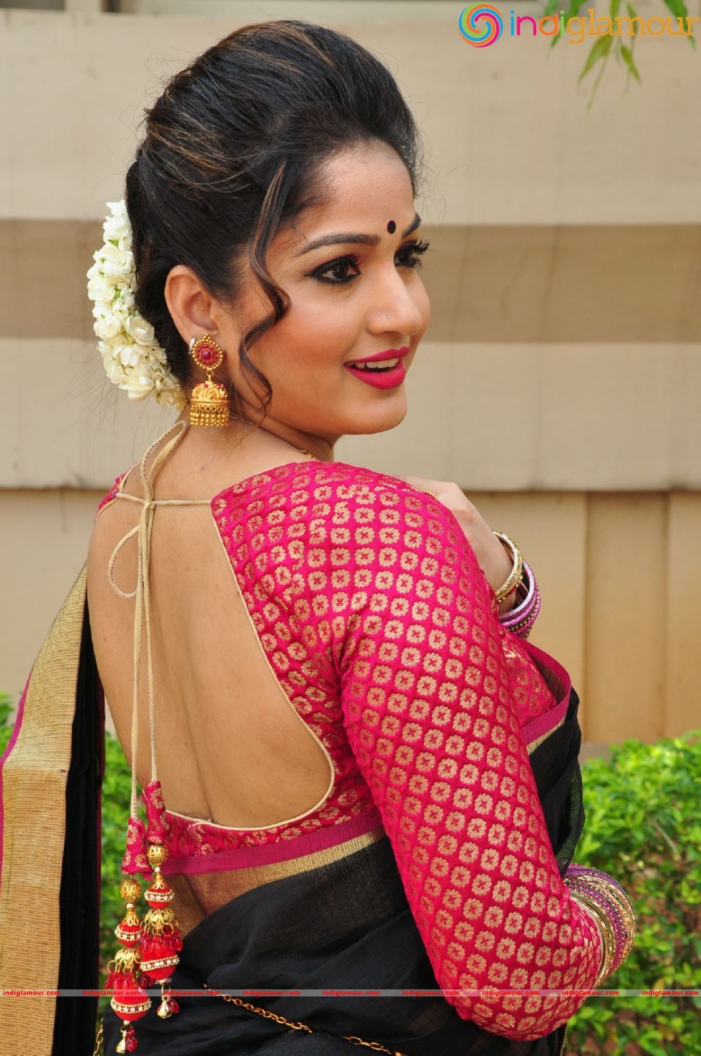 Madhavi Latha Actress hd photo