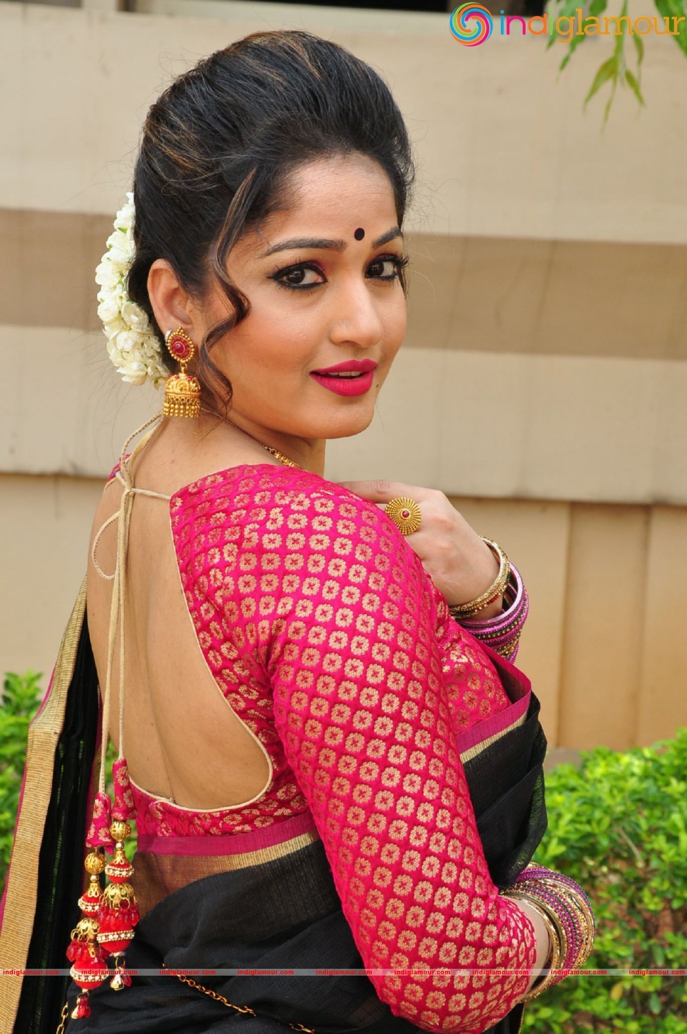 Madhavi Latha Actress hd photo