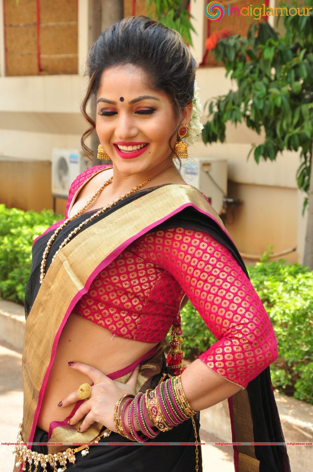 Madhavi Latha Actress hd photo