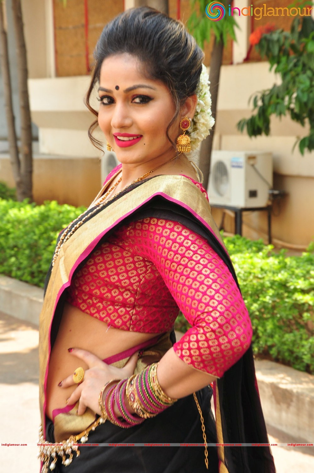 Madhavi Latha Actress hd photo