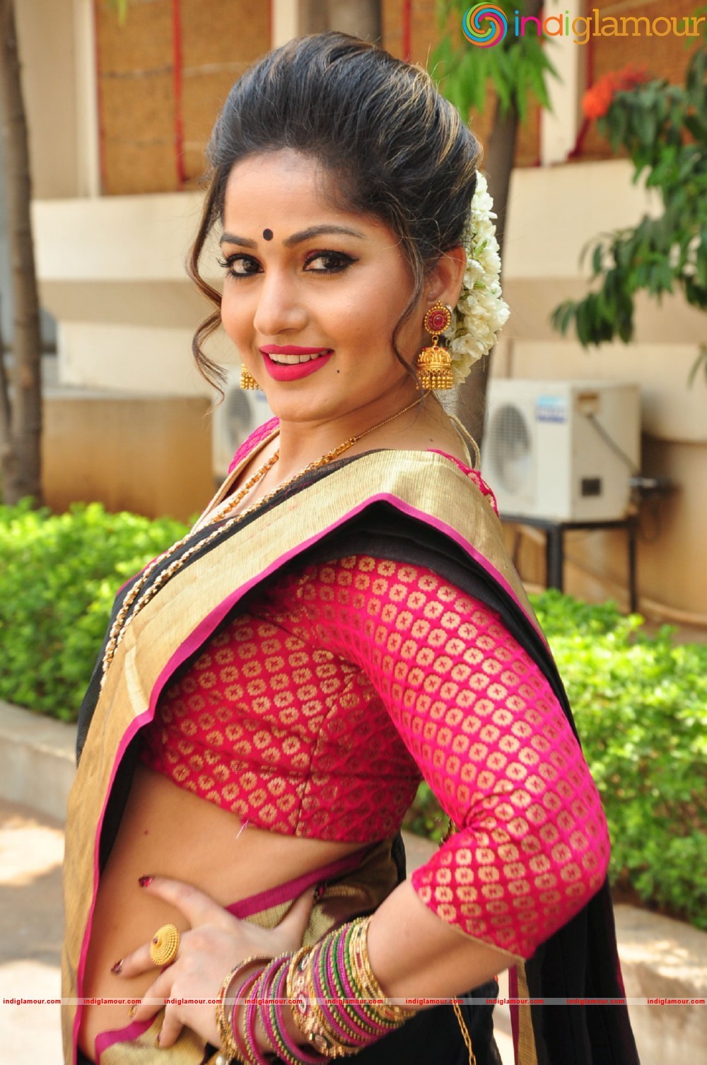 Madhavi Latha Actress hd photo