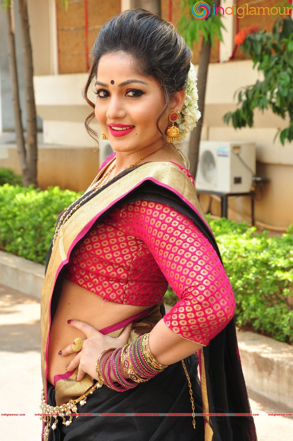 Madhavi Latha Actress hd photo