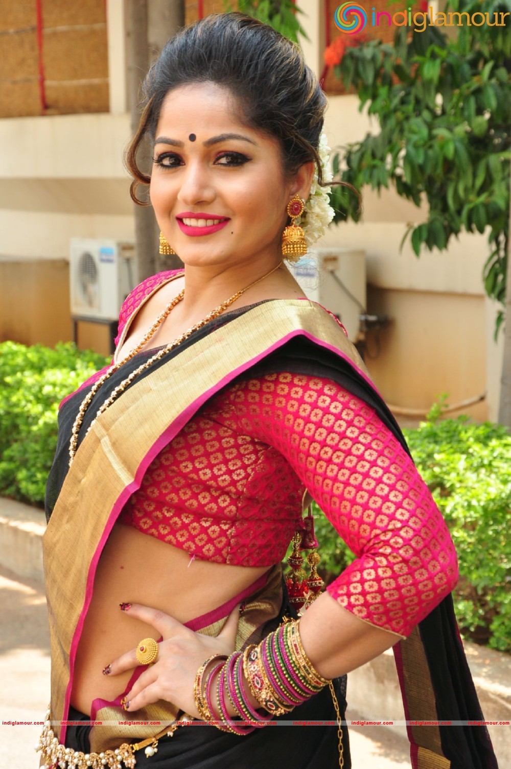 Madhavi Latha Actress hd photo
