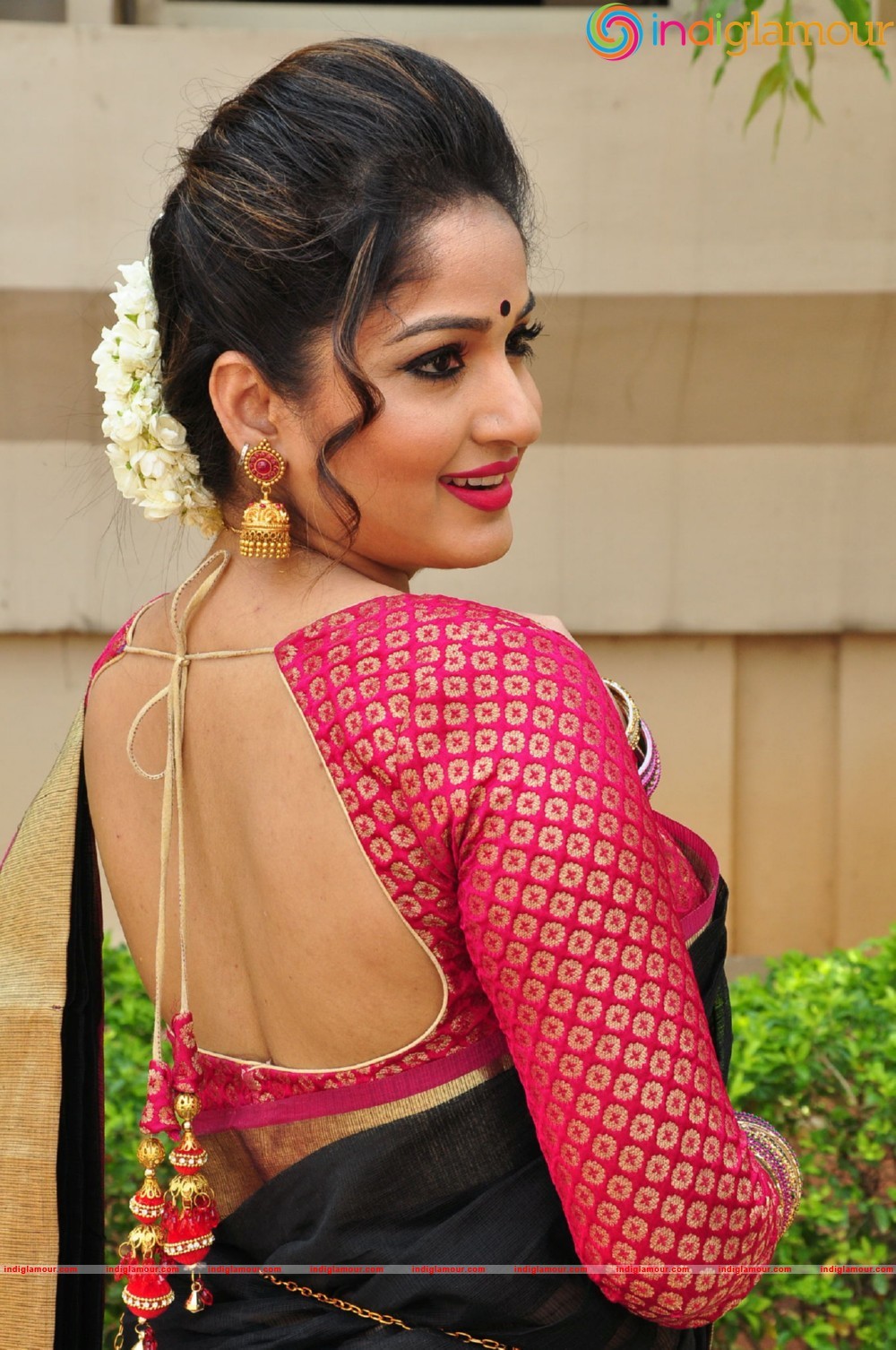 Madhavi Latha Actress hd photo