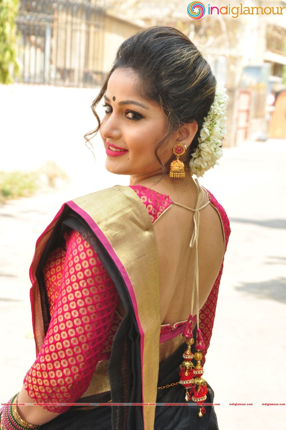 Madhavi Latha Actress hd photo