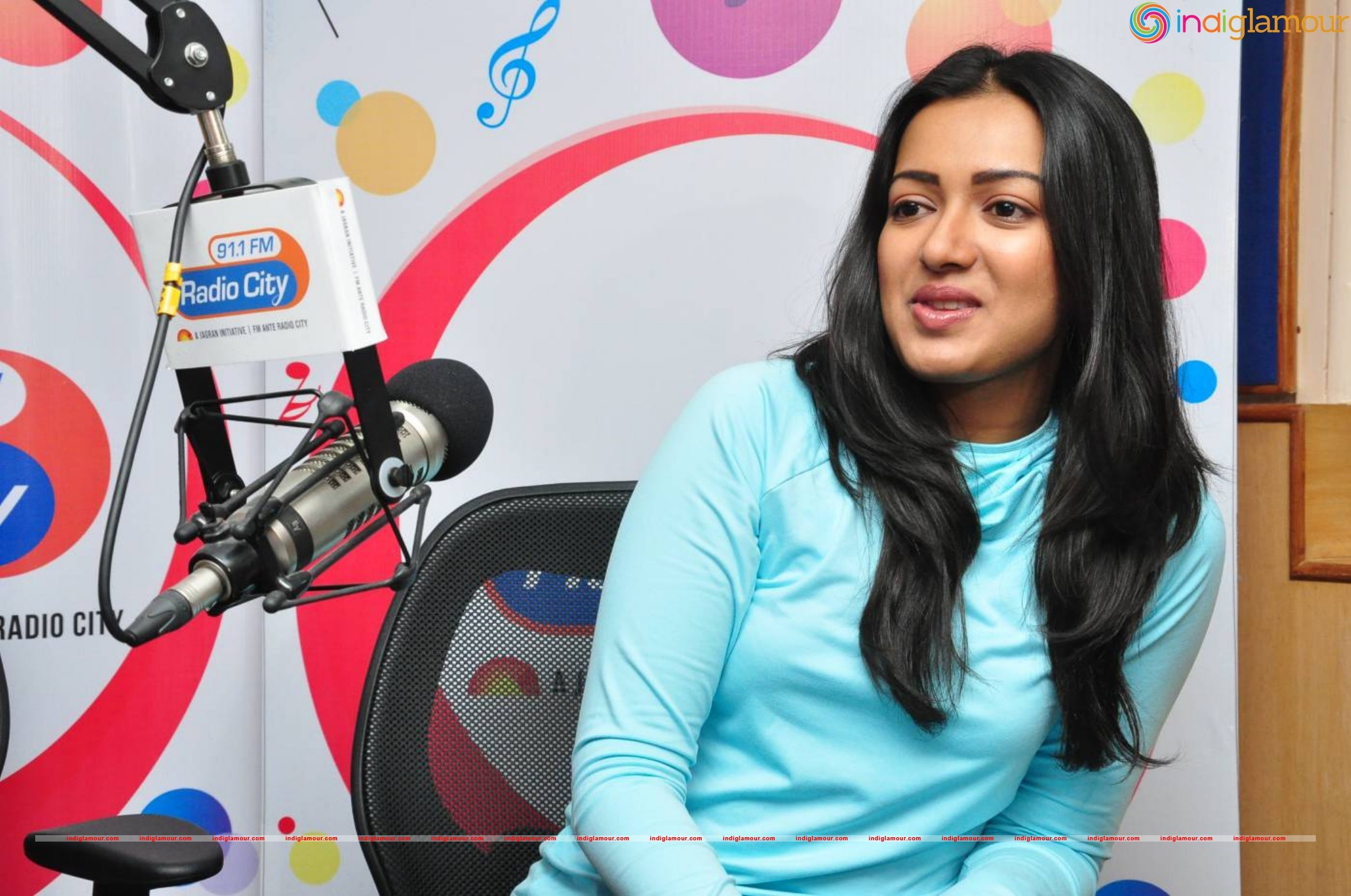 Catherine Tresa Actress hd photo