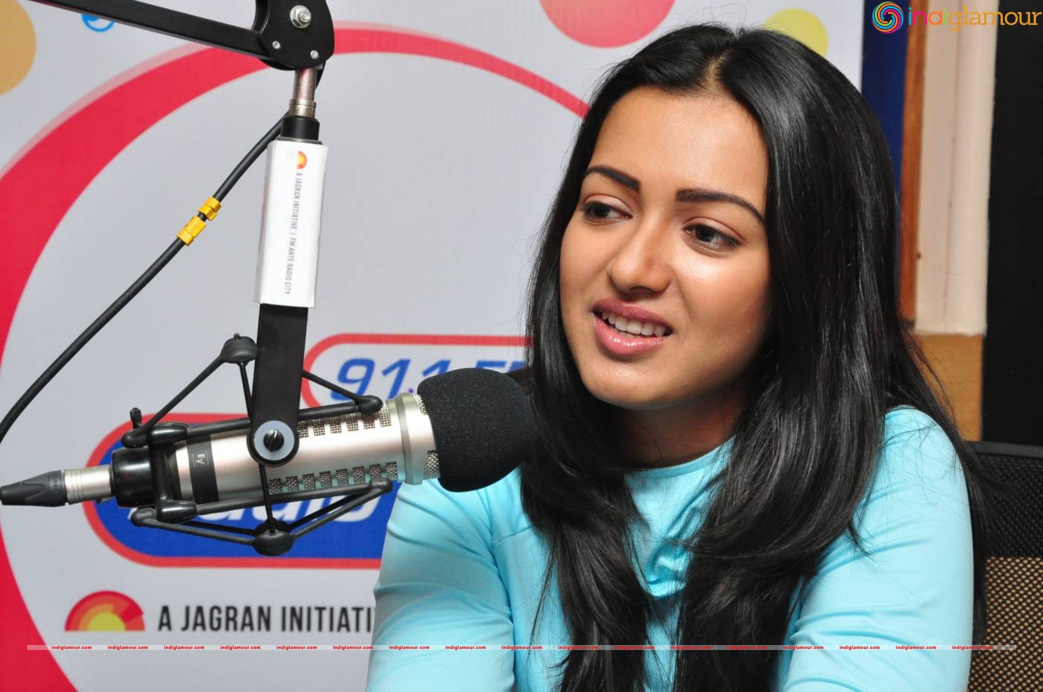 Catherine Tresa Actress hd photo