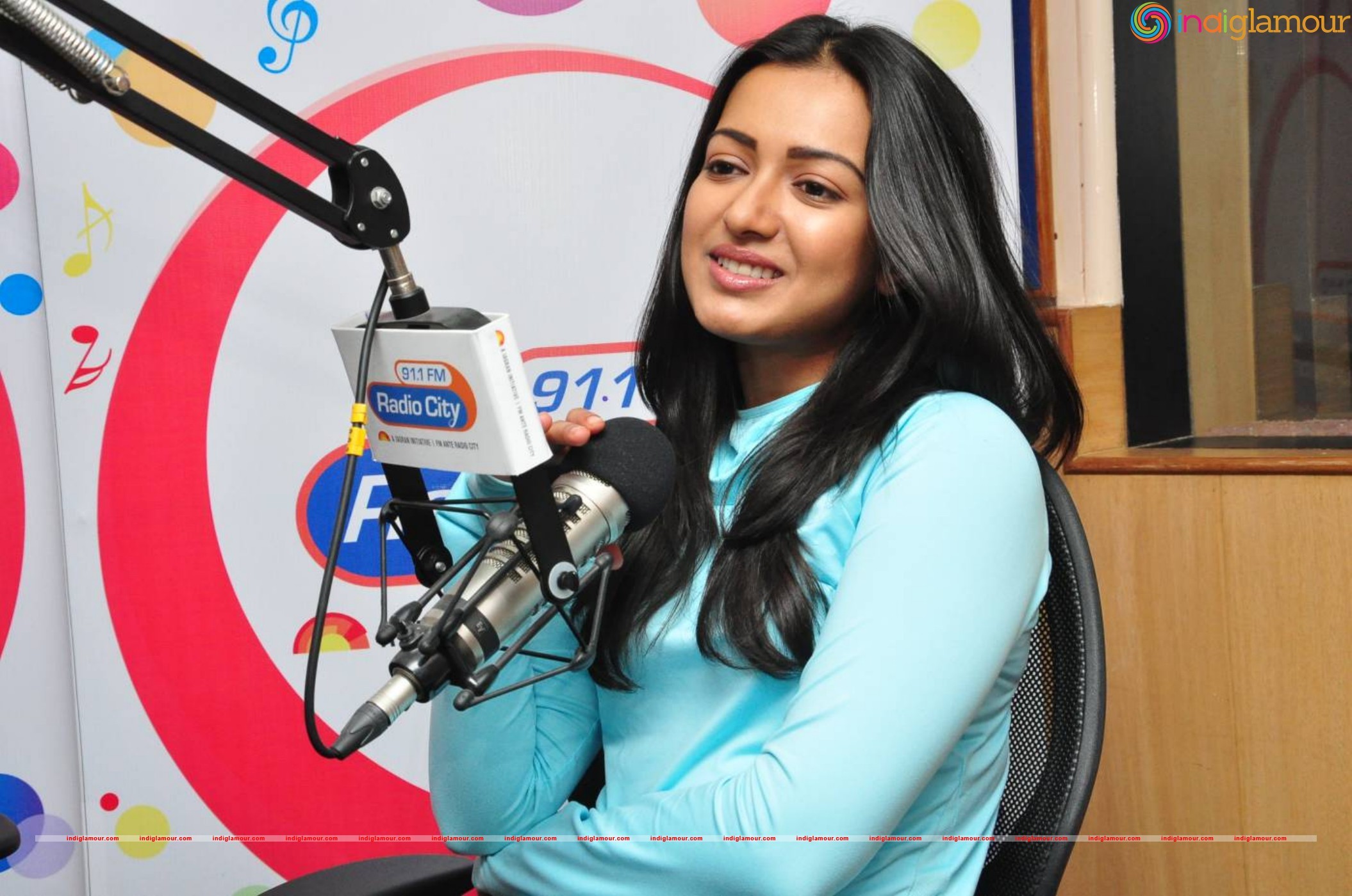 Catherine Tresa Actress hd photo