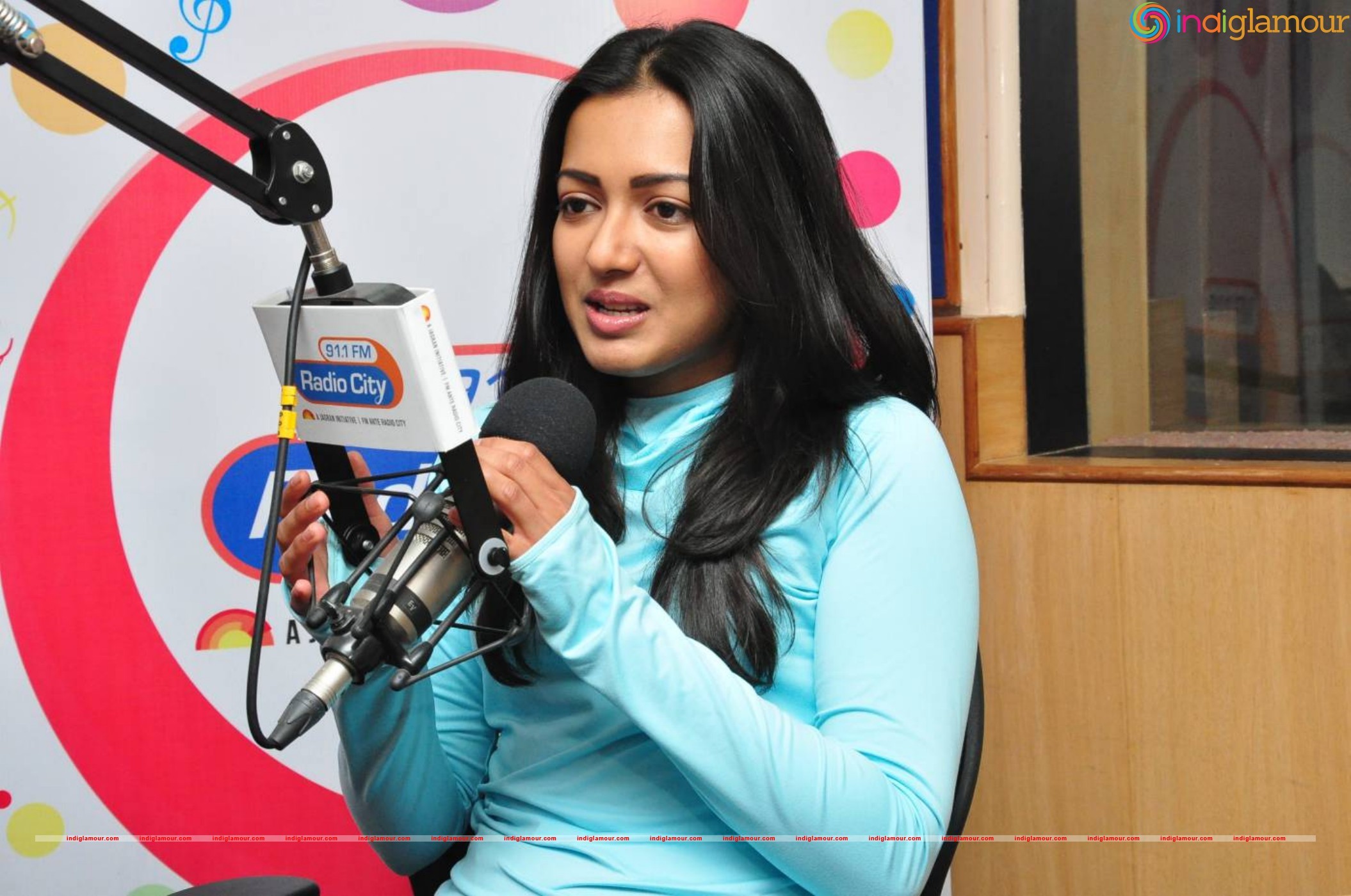 Catherine Tresa Actress hd photo