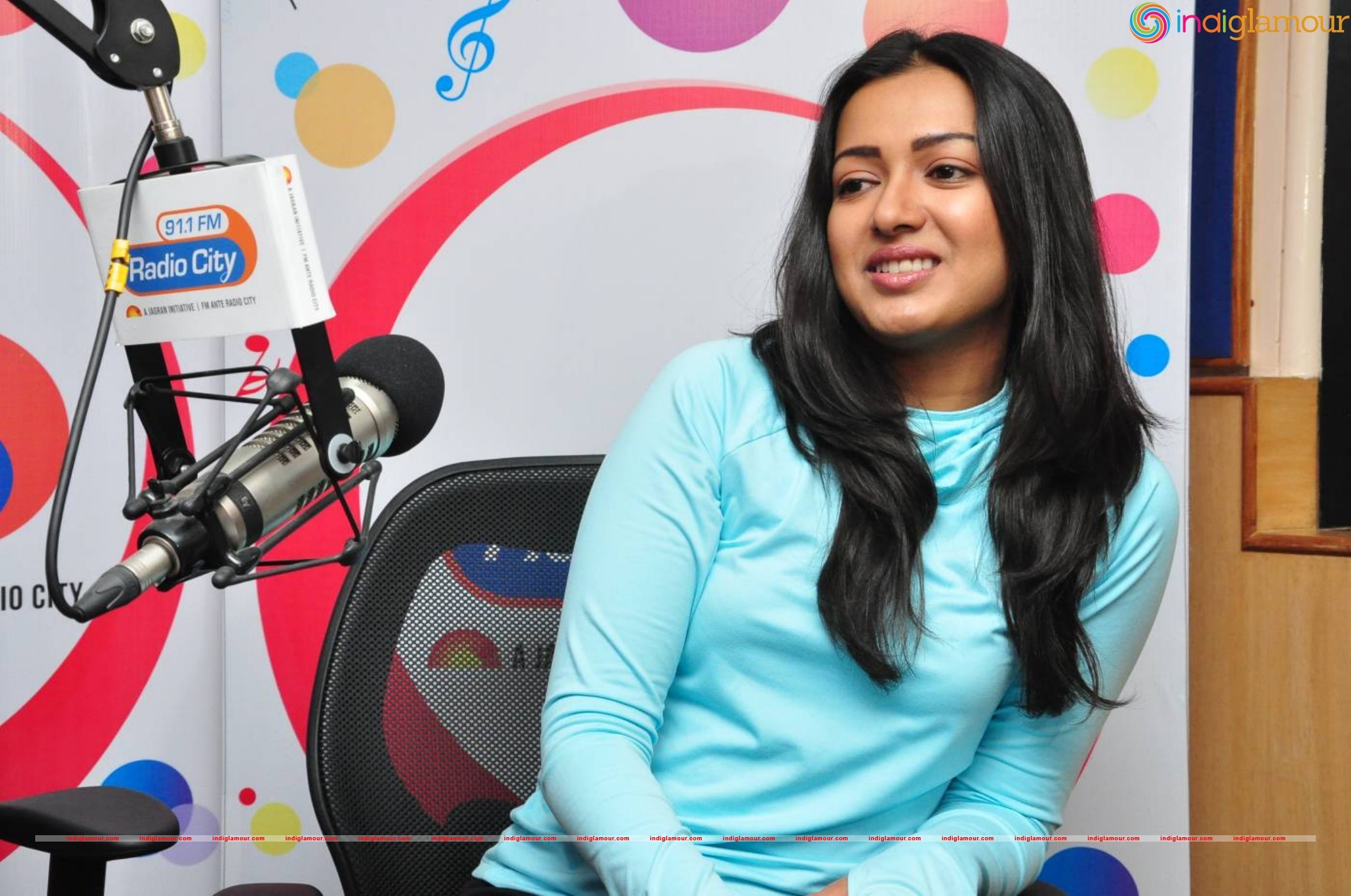 Catherine Tresa Actress hd photo