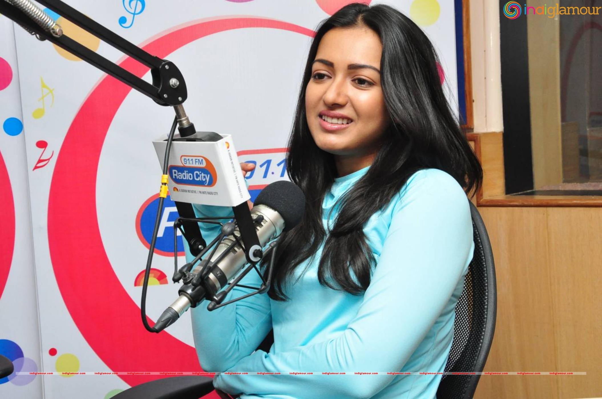 Catherine Tresa Actress hd photo