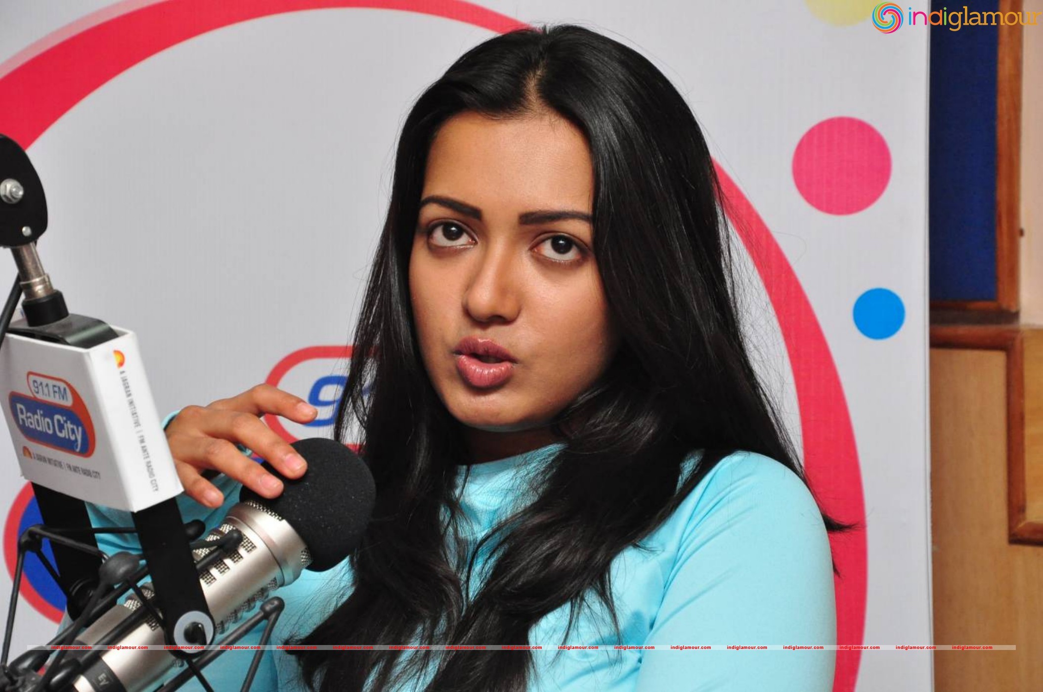 Catherine Tresa Actress hd photo