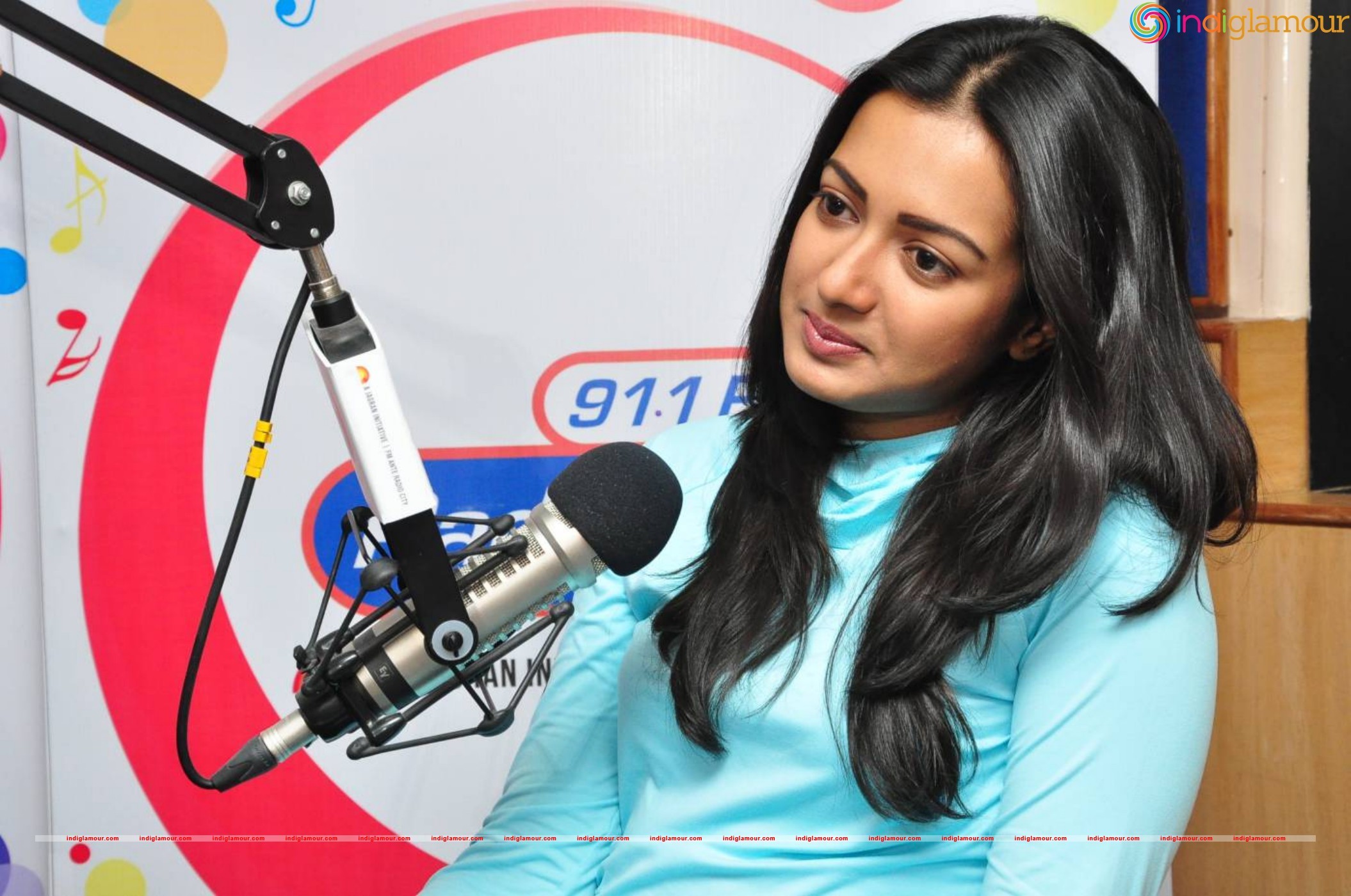 Catherine Tresa Actress hd photo