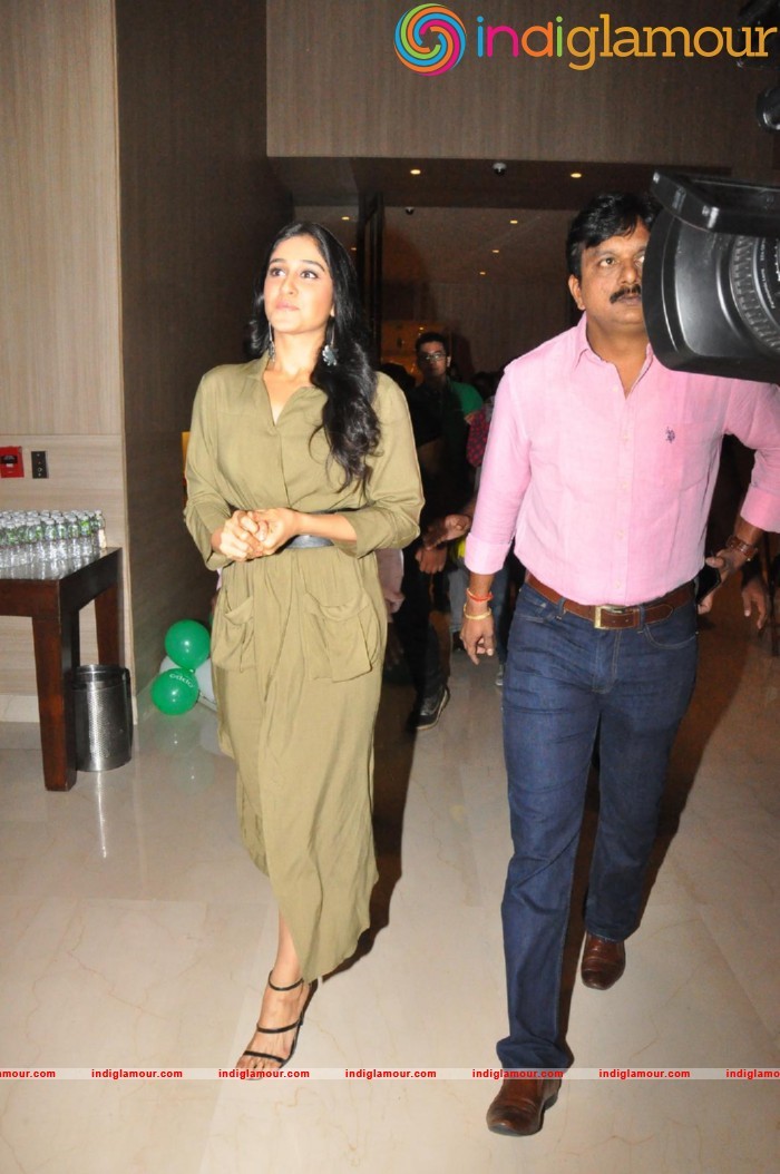 Regina Cassandra Actress hd photo