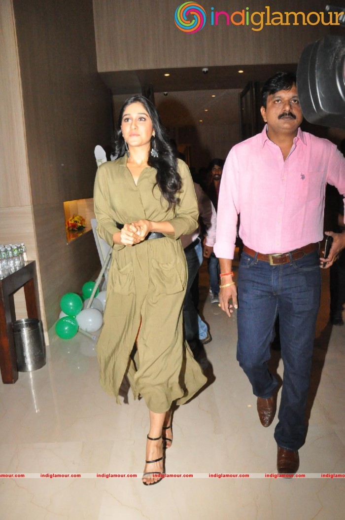 Regina Cassandra Actress hd photo