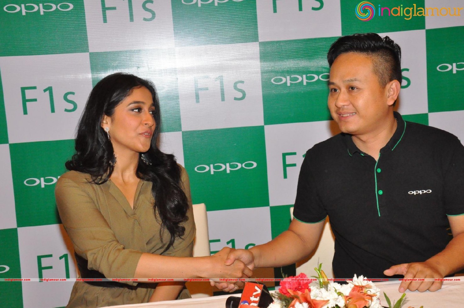 Regina Cassandra Actress hd photo