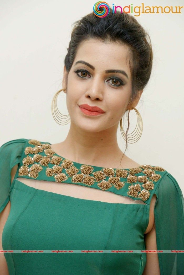 Diksha Panth New Photos Actress hd photo