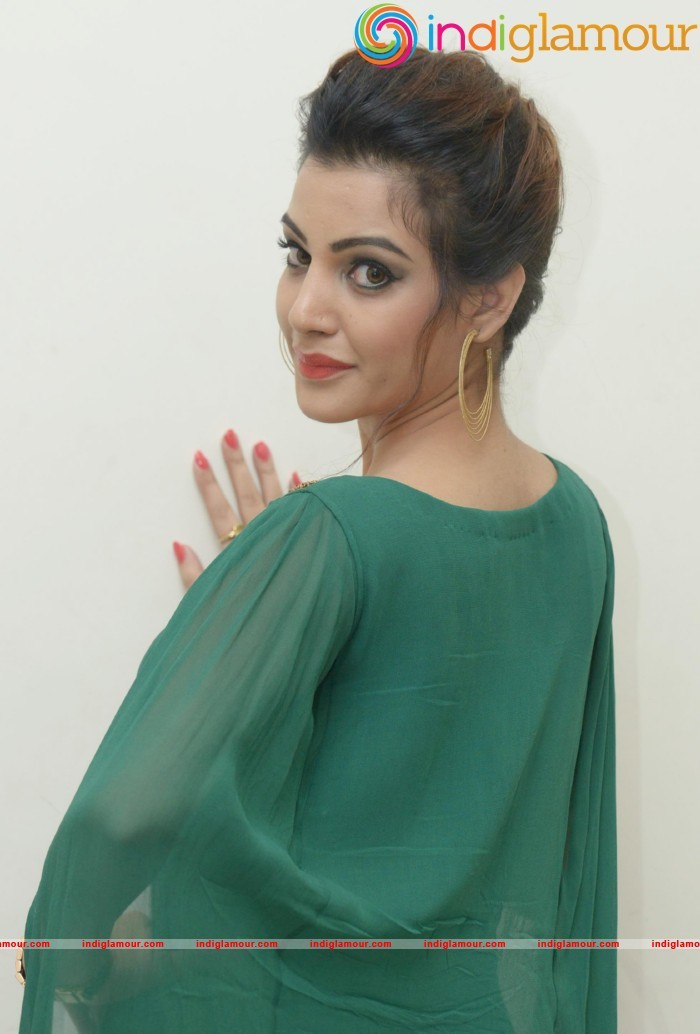 Diksha Panth New Photos Actress hd photo