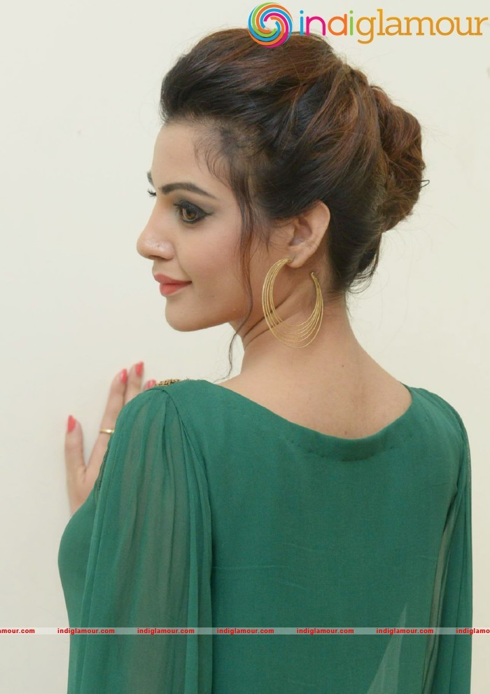 Diksha Panth New Photos Actress hd photo