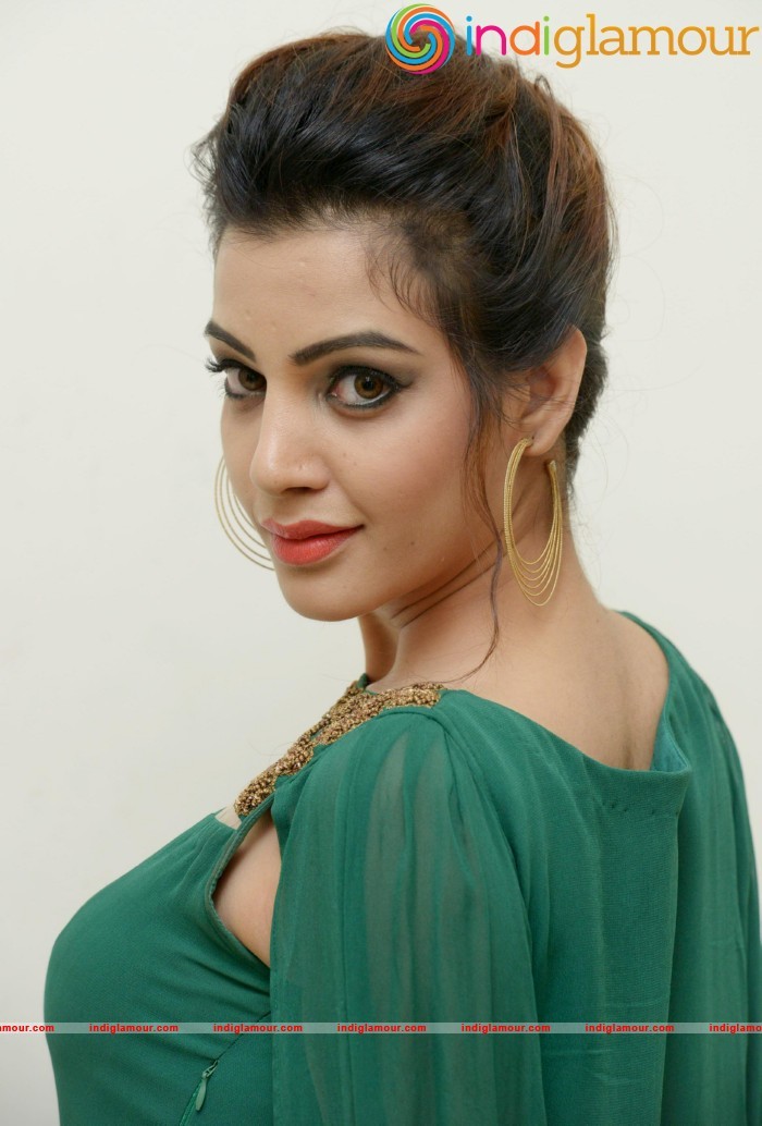 Diksha Panth New Photos Actress hd photo