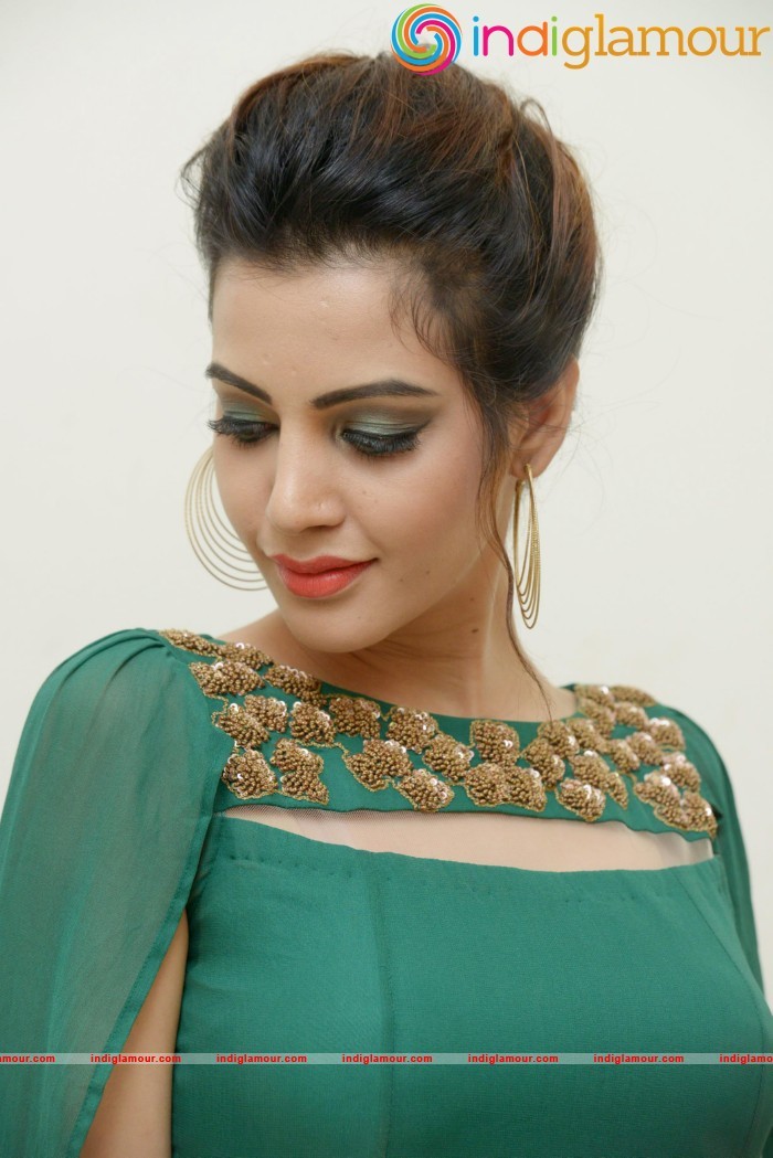 Diksha Panth New Photos Actress hd photo