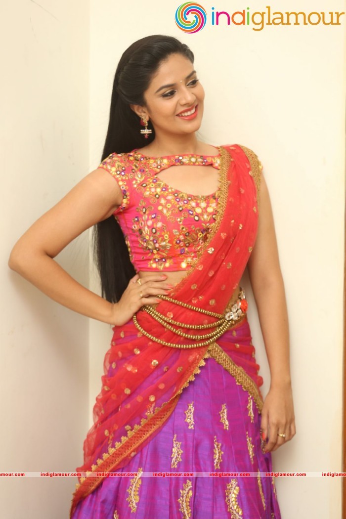 Sri Mukhi Actress hd photo