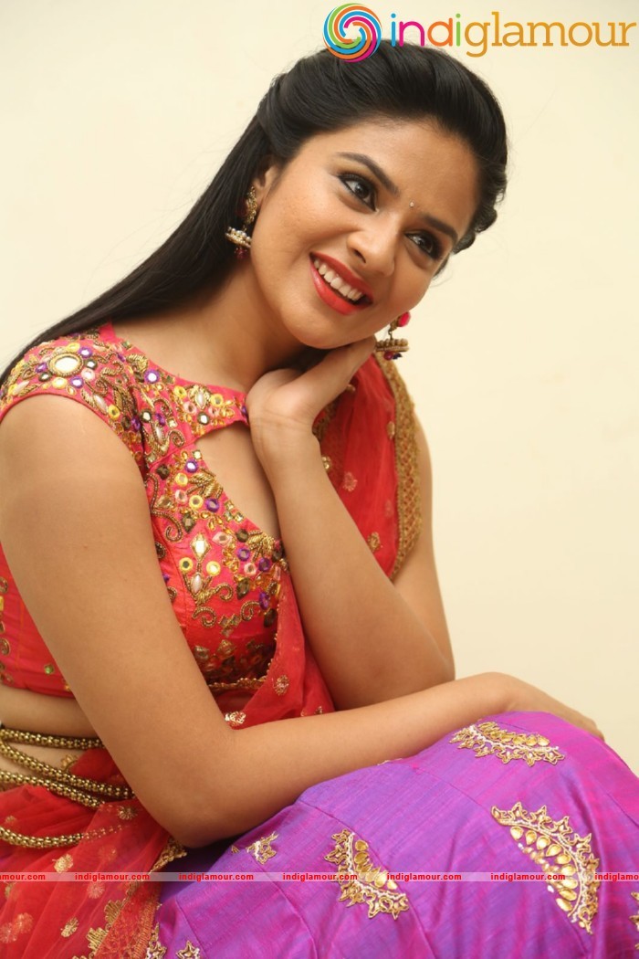 Sri Mukhi Actress hd photo