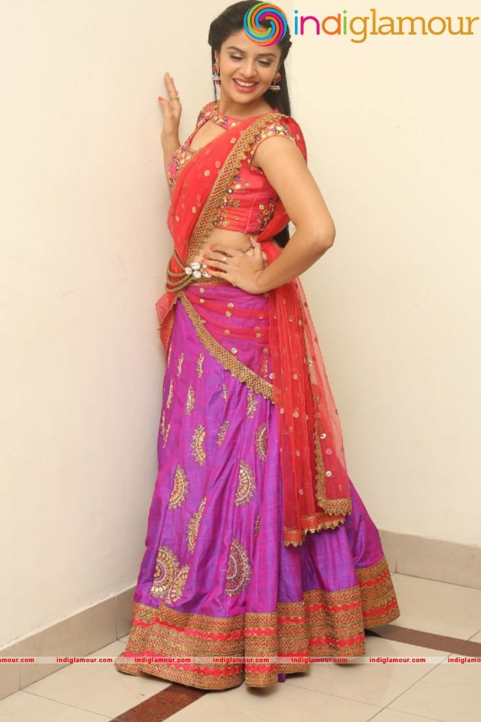 Sri Mukhi Actress hd photo