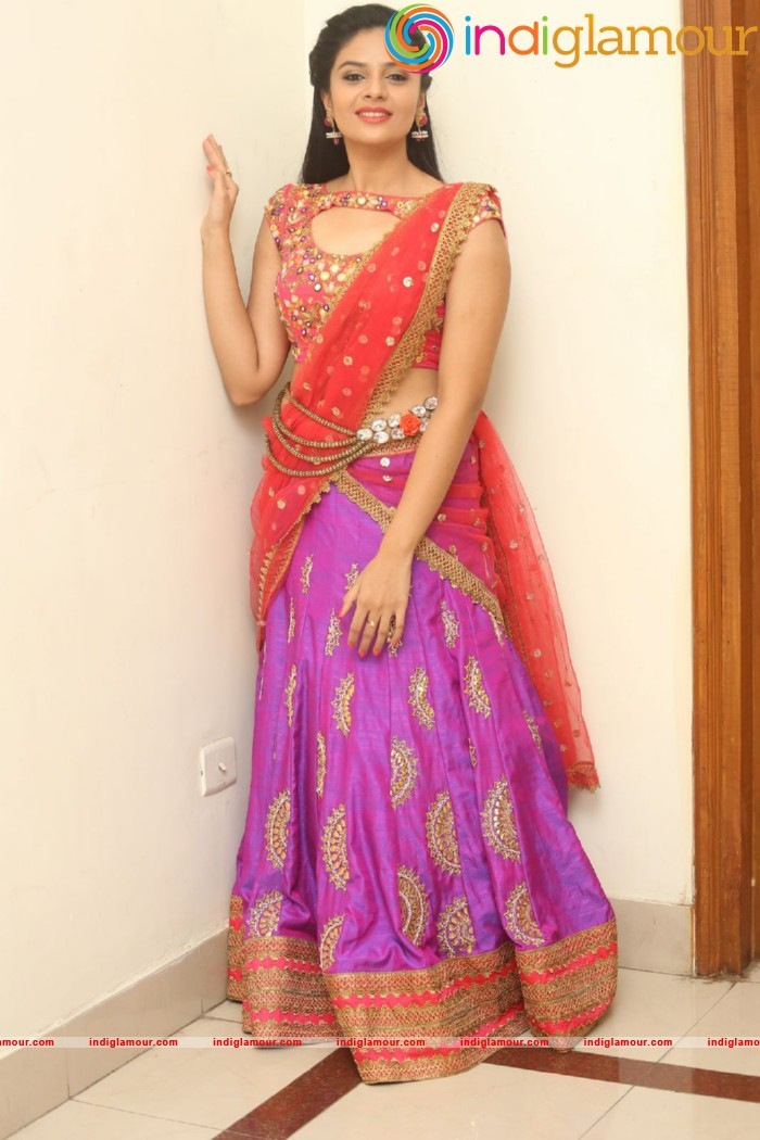 Sri Mukhi Actress hd photo